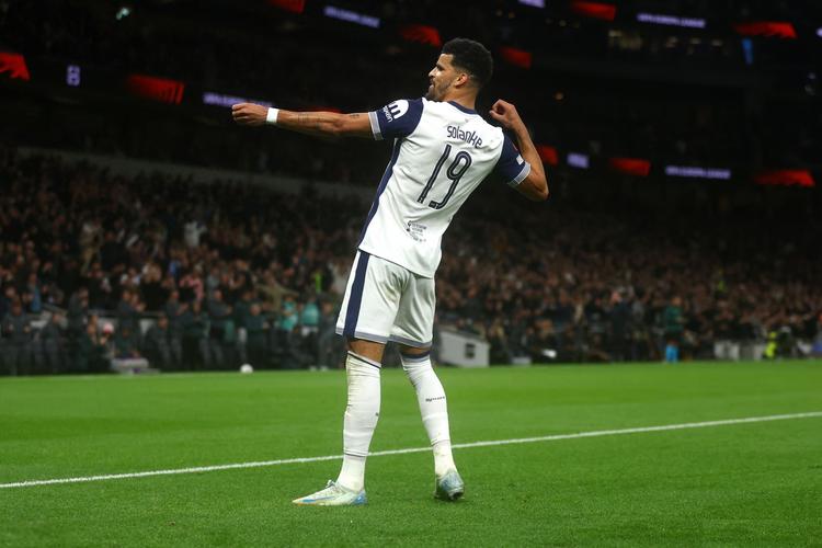 德媒：拜仁曾愿意放走格雷茨卡，帕利尼亚离开后前者确定留队（德媒：拜仁一度愿意放走格雷茨卡，帕利尼亚离队后他已确定留队）