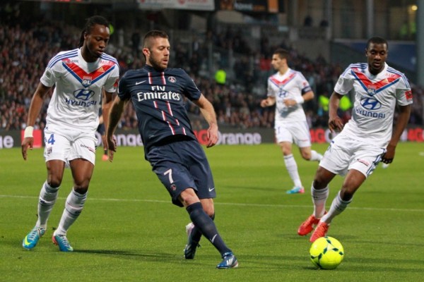 TA：因与阿隆索关系紧张，维尼修斯上月底告知老佛爷不想续约（TA：因与阿隆索关系不佳，维尼修斯上月底已告知弗洛伦蒂诺无意续约）