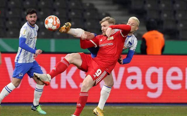 墨媒：22岁美国籍中场布里安被墨西哥归化，他曾代表美国出场（墨媒称22岁美籍中场布里安已被墨西哥归化，曾为美国队出战）