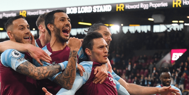 连续两赛季带不同球队欧战做客安菲尔德，阿隆索成历史第三人（阿隆索连续两季率不同球队欧战作客安菲尔德，成史上第三人）