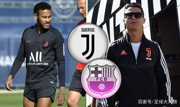 调皮二娃上线，穆勒庆祝夺冠时和25号队友高尔德顶牛假装受伤（穆勒夺冠庆祝又整活，与25号队友高尔德顶头后夸张装伤）