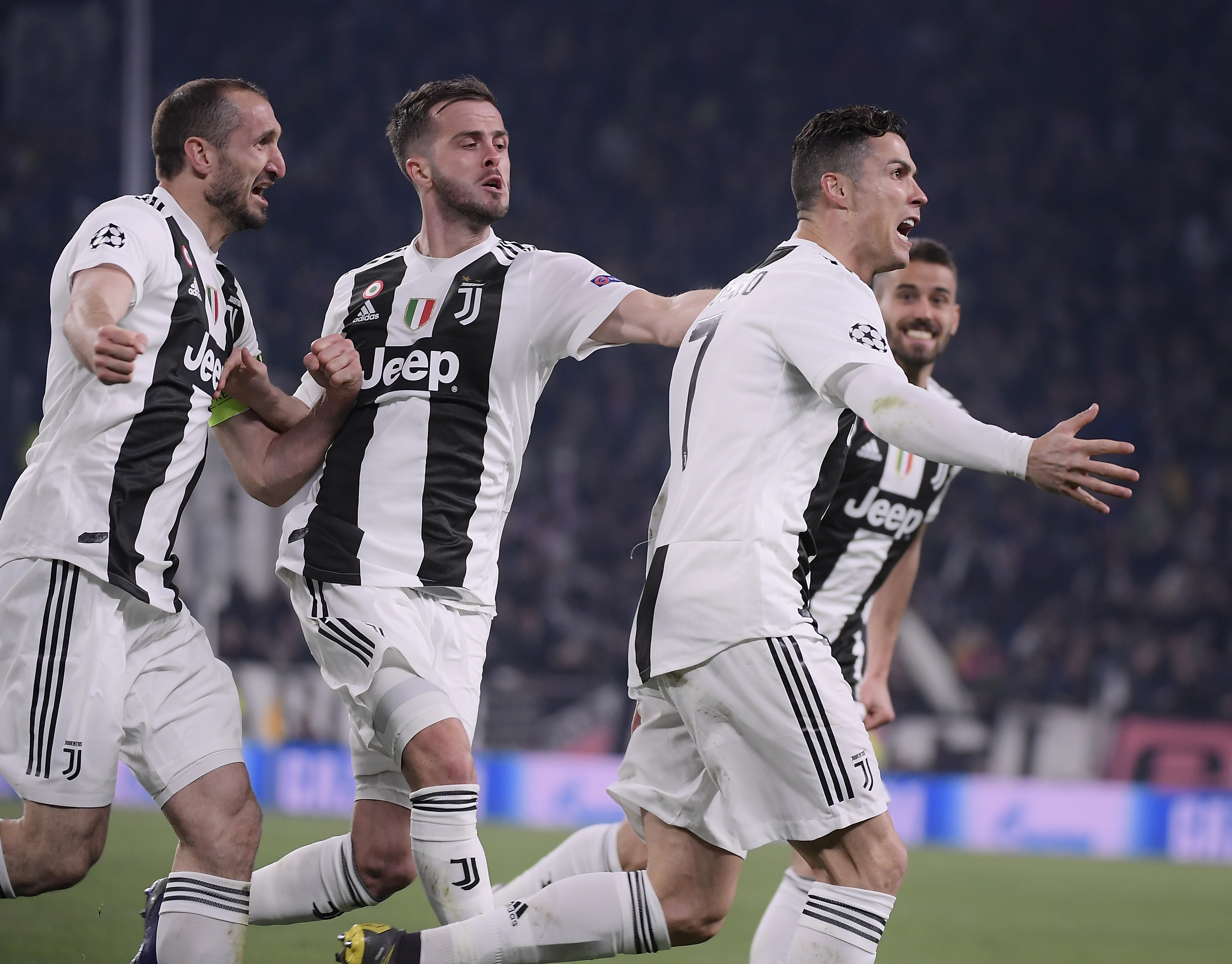 欧冠淘汰赛前瞻：拜仁主场迎战切尔西,（欧冠淘汰赛焦点战前瞻：拜仁坐镇安联对阵切尔西）